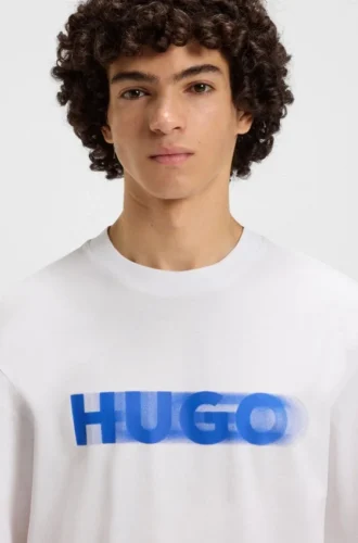 All-Gender-T-Shirt mit verwischtem Logo
