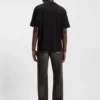 All-Gender-T-Shirt mit verwischtem Logo