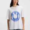 All-Gender-T-Shirt mit verwischtem Logo