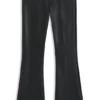 Ausgestellte Hose aus Kunstleder
