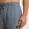 Badehose mit Mikroprint und Logo-Patch