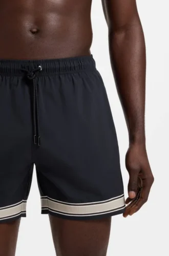 Badeshorts mit Kordelzug aus Stretchstoff mit Bandbesatz