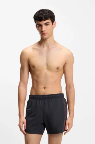 Badeshorts mit wiederkehrenden Logos