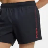 Badeshorts mit wiederkehrenden Logos