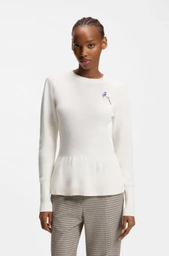 Baumwollpullover mit abnehmbarer Blumenbrosche