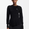 Baumwollpullover mit abnehmbarer Blumenbrosche