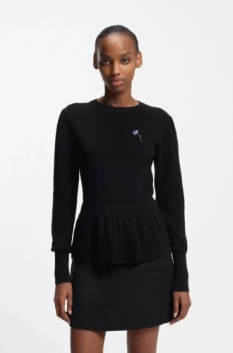 Baumwollpullover mit abnehmbarer Blumenbrosche
