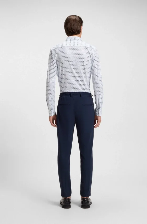 Bedrucktes Slim-Fit-Hemd aus italienischem Performance-Stretch-Jersey Bedrucktes Slim-Fit-Hemd aus italienischem Performance-Stretch-Jersey