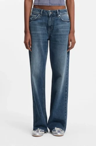 Blaue, locker sitzende Jeans aus festem Denim