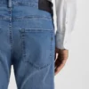 Blaue Slim-Fit-Jeans aus Performance-Denim