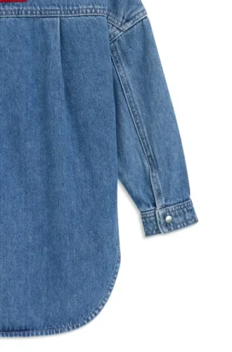 Blaues, locker sitzendes Kinderhemd aus Baumwoll-Denim