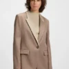 Blazer in lockerer Passform mit farblich abgesetztem Revers