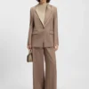 Blazer in lockerer Passform mit farblich abgesetztem Revers
