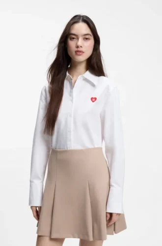 Bluse in lockerer Passform mit Herz-Logo