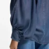 Bluse in lockerer Passform mit Stehkragen