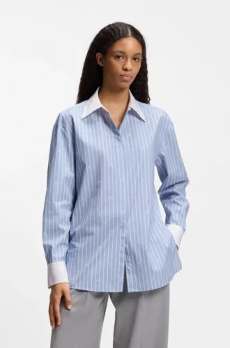 Bluse in Oversize-Passform mit übereinanderliegenden Logos