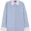 Bluse in Oversize-Passform mit übereinanderliegenden Logos