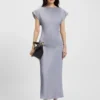 Bluse in schmaler Passform mit drapiertem Ausschnitt