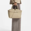 BOSS Revers kleine Ledertasche mit Gürteldetail