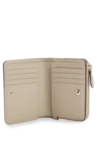 Brieftasche aus genarbtem Leder mit metallischem Logo-Schriftzug