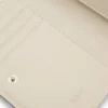 Brieftasche aus genarbtem Leder mit metallischem Logo-Schriftzug