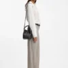 Bucket Bag aus Leder mit Logo-Schriftzug