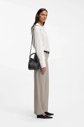 Bucket Bag aus Leder mit Logo-Schriftzug