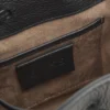 Bucket Bag aus Leder mit Logo-Schriftzug