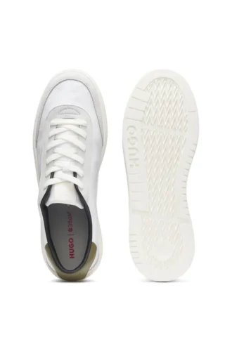 Cupsole-Sneaker mit goldbedrucktem Logo