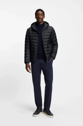 Daunenjacke mit wasserabweisender Ausrüstung