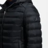 Daunenjacke mit wasserabweisender Ausrüstung