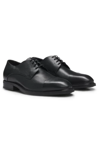 Derby-Schuhe aus genarbtem Leder mit Zehenkappe