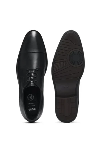 Derby-Schuhe aus genarbtem Leder mit Zehenkappe