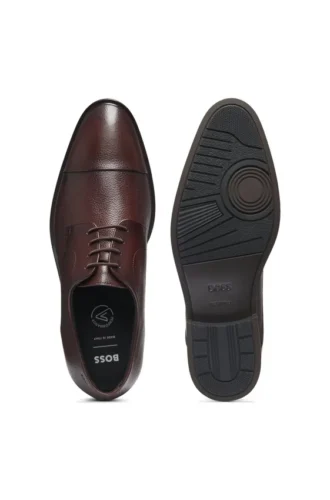 Derby-Schuhe aus genarbtem Leder mit Zehenkappe