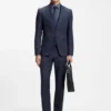 Dreiteiliger Slim-Fit-Anzug aus Serge aus Schurwolle Dreiteiliger Slim-Fit-Anzug aus Serge aus Schurwolle