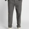 Gebürstete, konisch geschnittene Hose aus Stretch-Flanell Gebürstete, konisch geschnittene Hose aus Stretch-Flanell