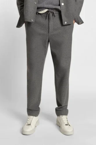 Gebürstete, konisch geschnittene Hose aus Stretch-Flanell