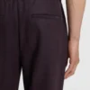 Gebürstete, konisch geschnittene Hose aus Stretch-Flanell Gebürstete, konisch geschnittene Hose aus Stretch-Flanell