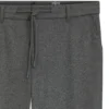 Gebürstete, konisch geschnittene Hose aus Stretch-Flanell Gebürstete, konisch geschnittene Hose aus Stretch-Flanell
