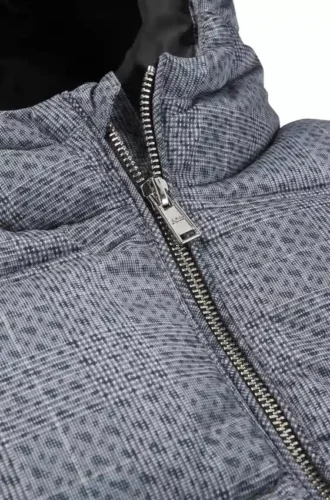 Gepolsterte Kinderjacke mit durchgehendem Karomuster und Monogrammen
