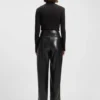 Gerade geschnittene Hose aus Kunstleder Gerade geschnittene Hose aus Kunstleder