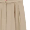 Gerade geschnittene Hose mit goldfarbener Karabinerkette