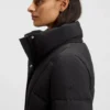 Gesteppte Jacke mit Metall-Gürtel-Detail