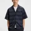 Gestreiftes Hemd in Relaxed-Fit aus Baumwollpopeline Gestreiftes Hemd in Relaxed-Fit aus Baumwollpopeline