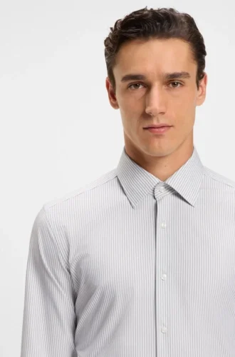Gestreiftes Slim-Fit-Hemd aus Performance-Stretch-Material