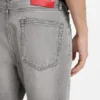 Graue Jeans in Regular-Fit aus stonewashed Denim