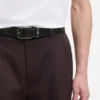 Gürtel aus genarbtem Leder mit gunmetal-farbener Schnalle