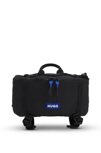 Gürteltasche mit blauem Logo-Etikett
