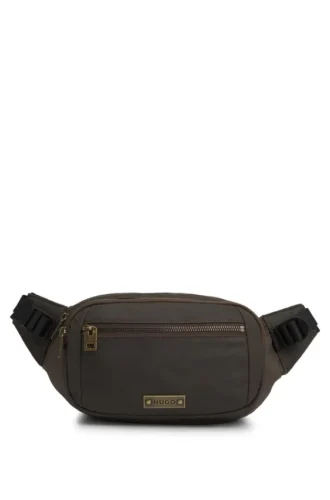 Gürteltasche mit Logo-Plakette im Antik-Look