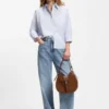 Hellblaue Jeans mit weitem Bein aus festem Denim